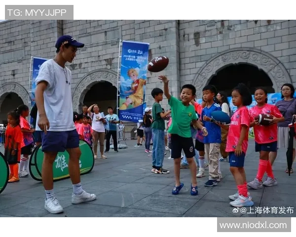 哪些足球球星效力于同一支球队助力冠军梦打响赛事号角